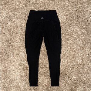 Beyond Yoga Charcoal Leggings with Side Pockets